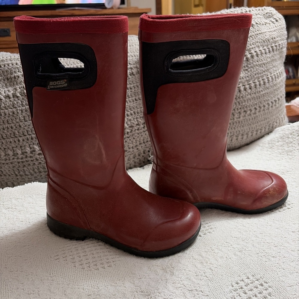 Bogs Kids US size‎ 1 Pull Up Rain Boots In Red. Winter, Rain Or Snow.